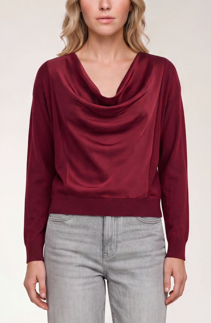Chandail à col drapé – Aux détails satinés
