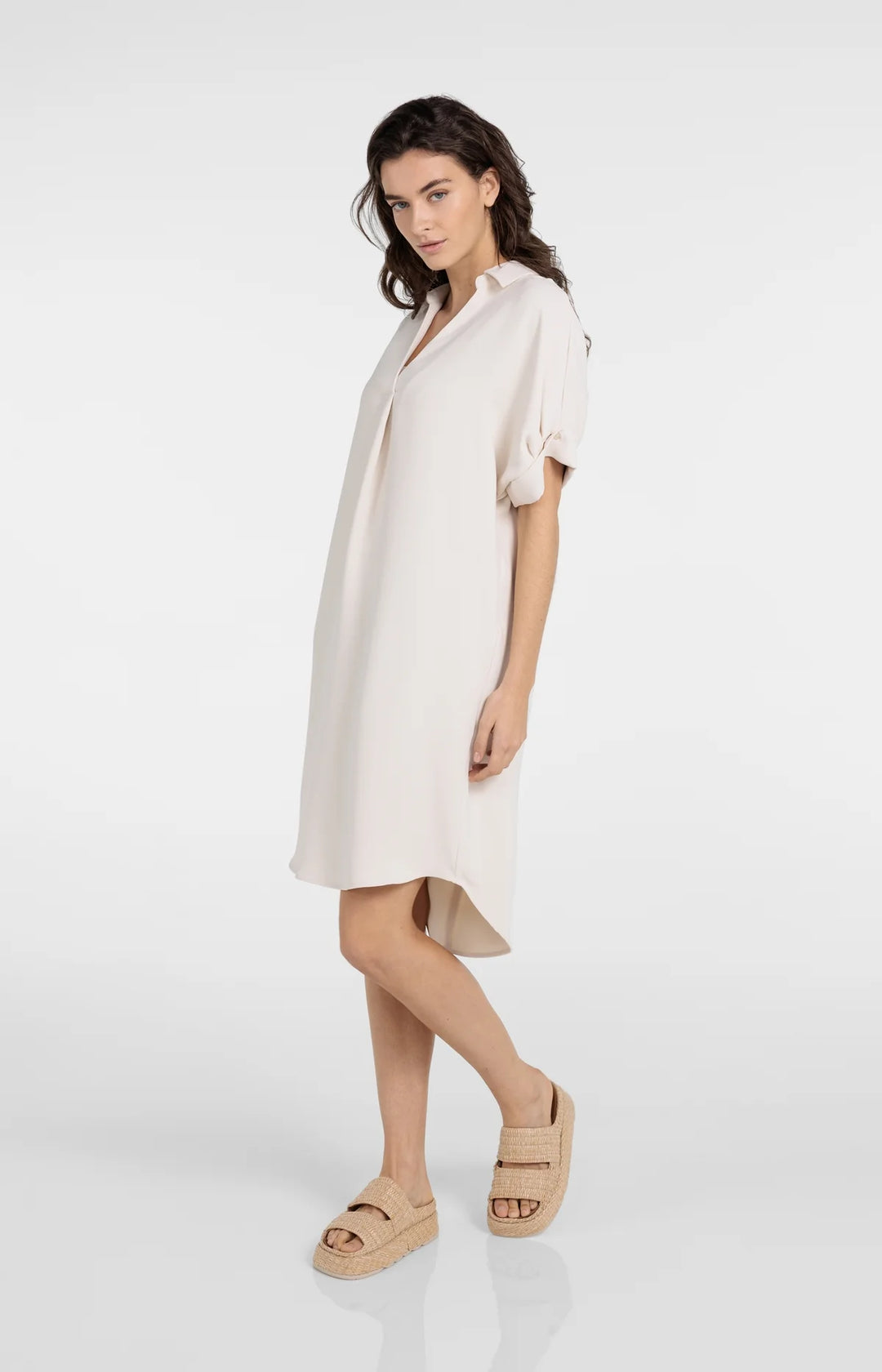 Robe longue fluide à encolure en V - Manches courtes