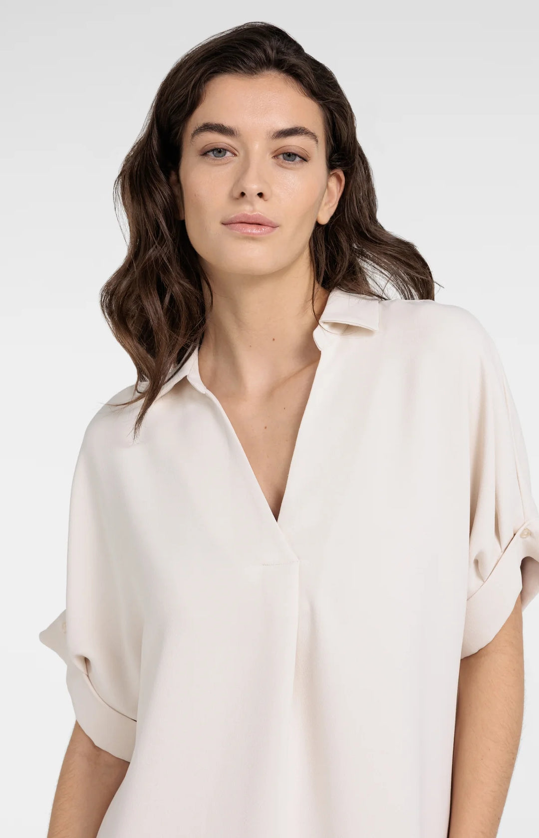 Robe longue fluide à encolure en V - Manches courtes