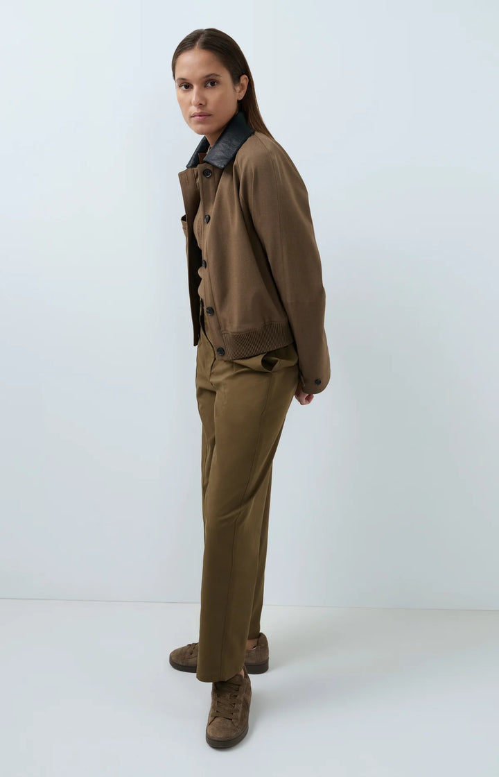 Pantalon coupe droite ample avec détails de coutures - Fluide au style décontracté