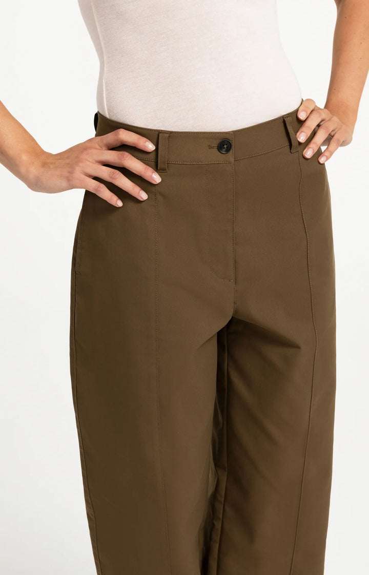 Pantalon coupe droite ample avec détails de coutures - Fluide au style décontracté