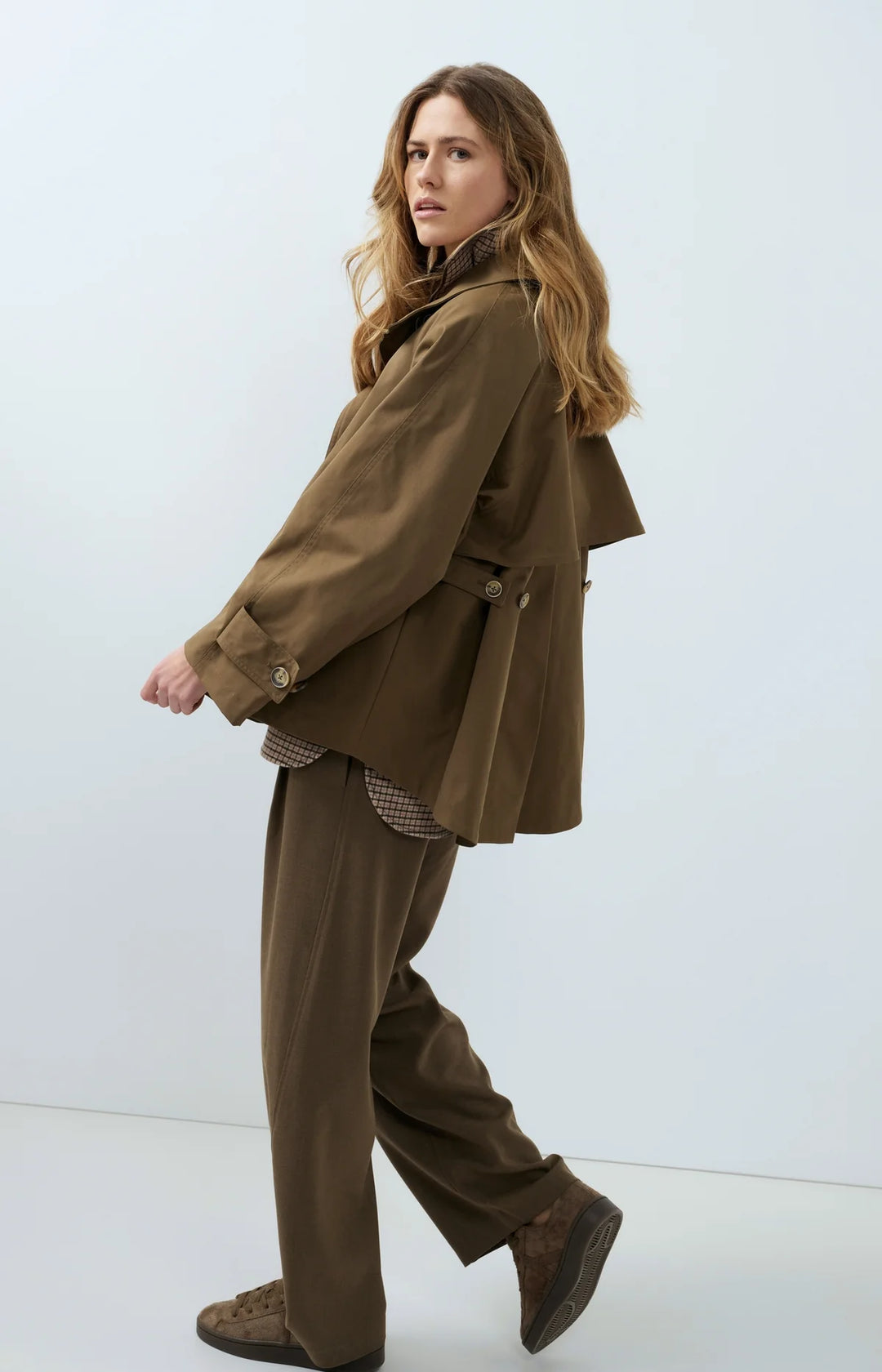 Pantalon coupe droite ample avec détails de coutures - Fluide au style décontracté