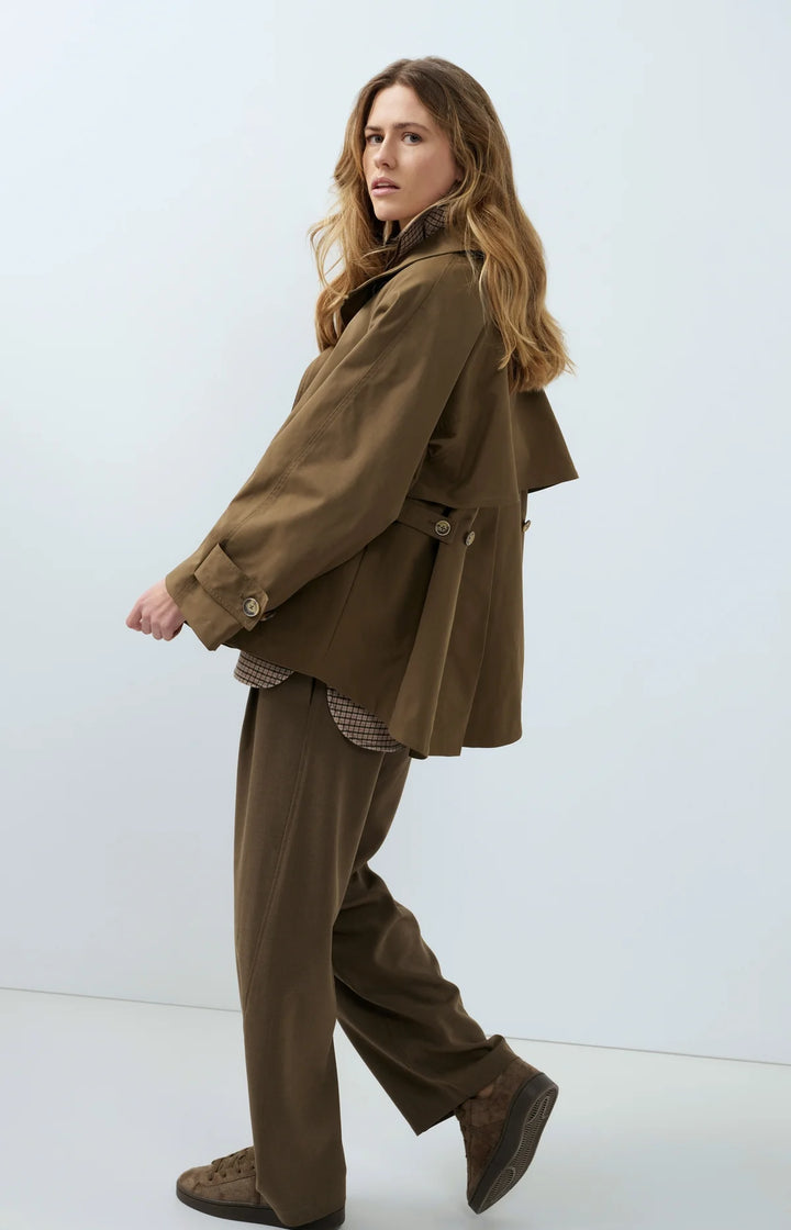 Pantalon coupe droite ample avec détails de coutures - Fluide au style décontracté