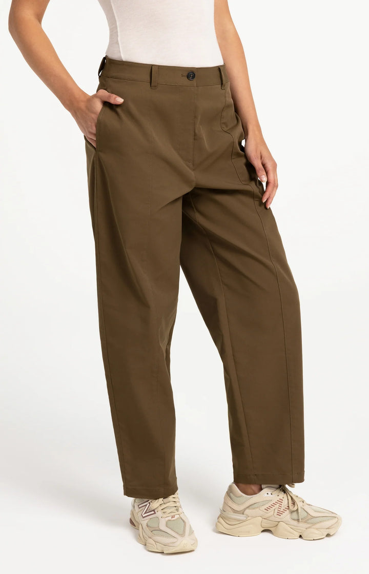 Pantalon coupe droite ample avec détails de coutures - Fluide au style décontracté